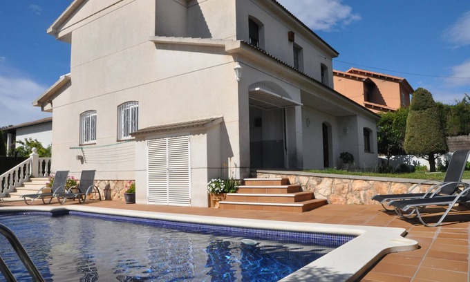 El Roc de Sant Gaieta House | House in Roda de Berà, with private pool and tennis court!