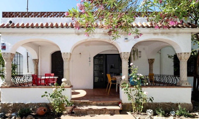 El Mas Bosca House | House in Roses near Aqua Brava Water Park