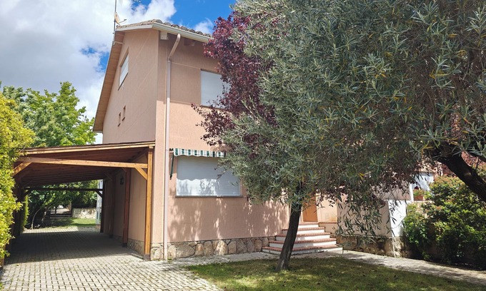 Collado Mediano House | House in Sierra de Madrid - Pool/garden - Wifi - Next to Train Station