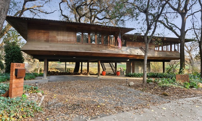 La Loma House | House in the Clouds : As seen on Netflix