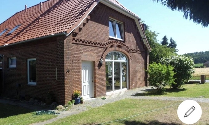 Dahlem House | House in the country