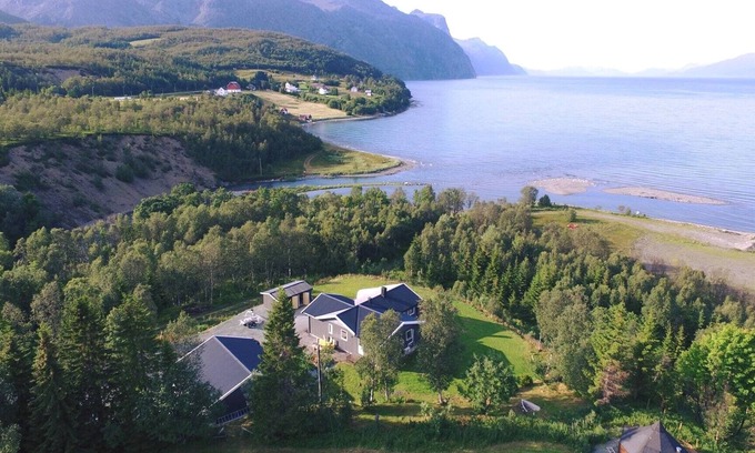 Lyngen House | House in the heart of the Lyngen Alps with best view