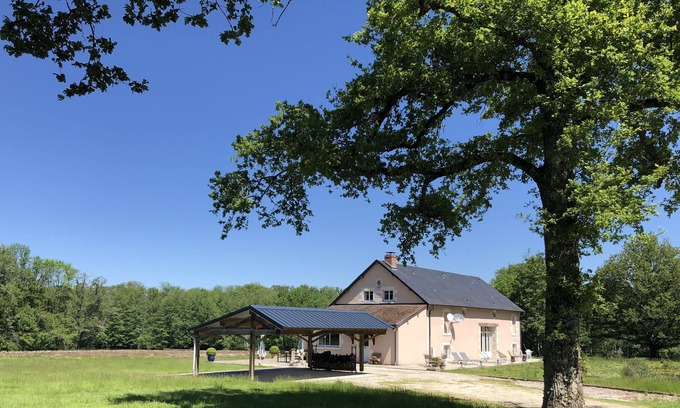 Parassy House | House in the heart of a clearing in the forest with private pond for fishing