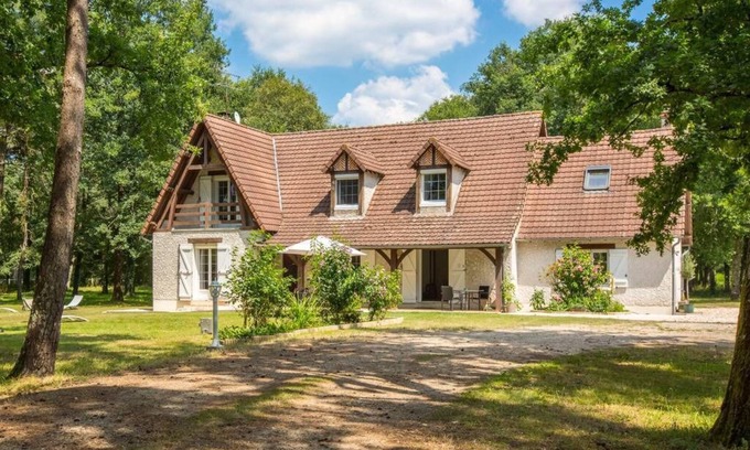 Theillay House | House in the heart of a large garden
