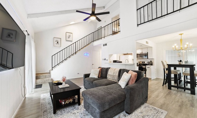 Summit At West Rim On Mount Larson House | House in the hills W Austin 5 minutes to downtown