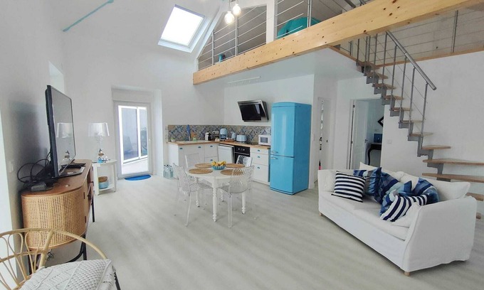 Peniche de Cima House | House in the historic center of peniche next to the port