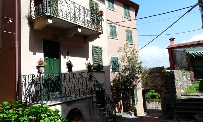 Montemarcello House | House in the village of Monte Marcello with views to Portovenere