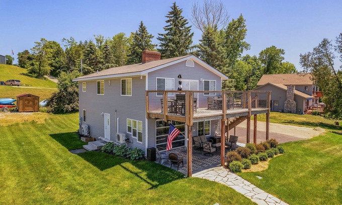 Traverse City House | House in Traverse City on all sports lake!