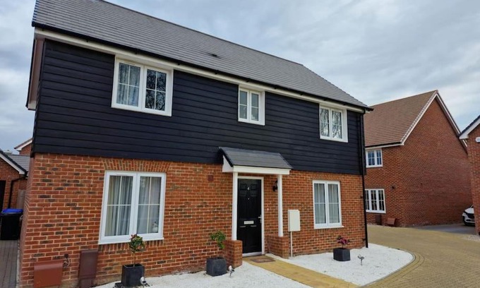 Ford Villa | House in West Sussex, Chichester, Eastergate, 5 minutes driving from Goodwood