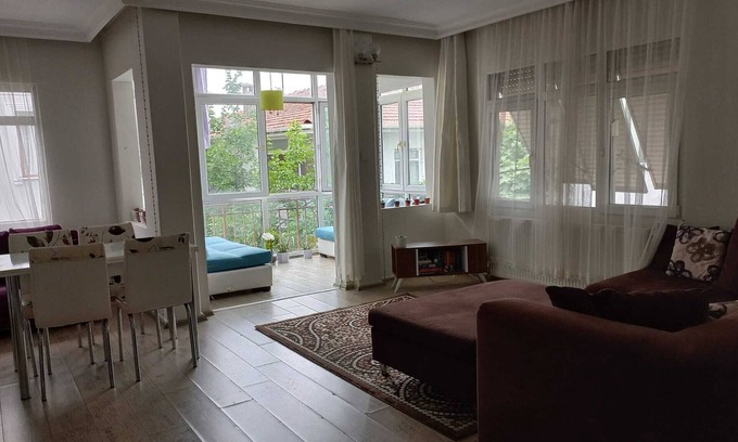 Bayramoglu Mahallesi Apartment | House is with a terrace and a fireplace -just 5 minutes away from the sea