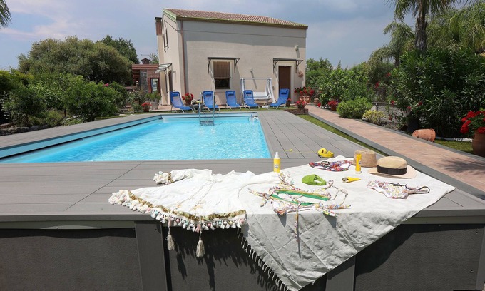 San Giovanni la Punta Villa | "House of the Leaves"
