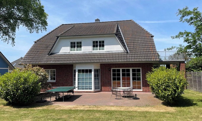 Sehlendorf House | House Jonne - Spacious vacation home, 15 min. walk to the beach, up to 12 persons
