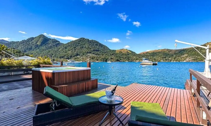 Costa Verde House | House literally on the water - Porto Galo