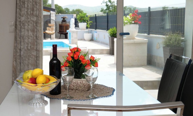 Marina Apartment | House Luketini dvori (97091-K1) - Marina