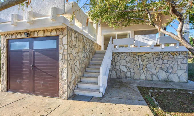 Banj House | House Marrie Lou (82951-K1) - Banj
