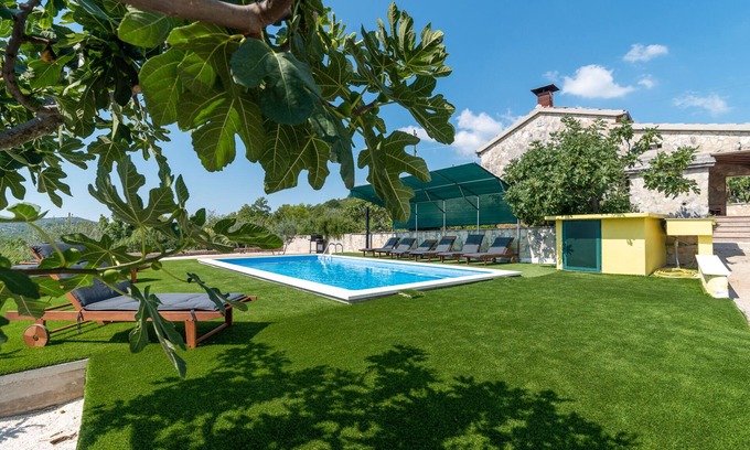 Marina House | House Mitlo with 5 bedrooms and private pool