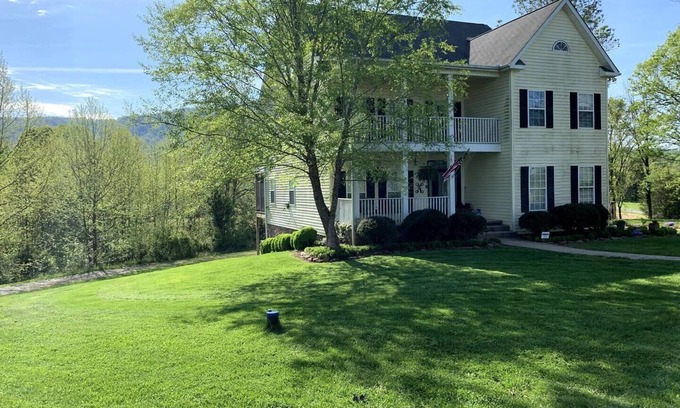 Corryton House | House Mountain Retreat