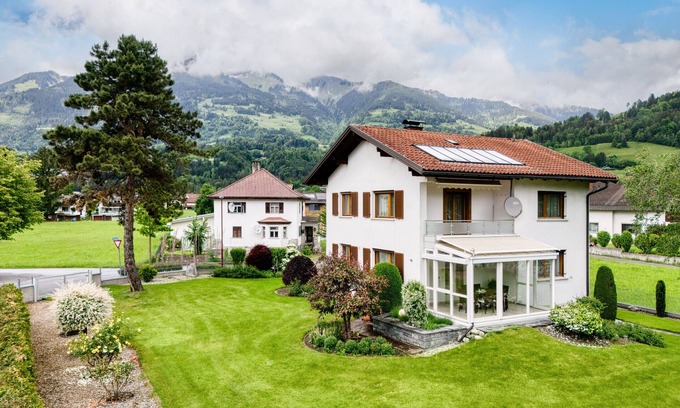 Ludesch Ski Chalet | House Mountain View
