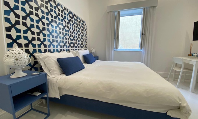 Meta Apartment | House near the sea with Jacuzzi pool, terrace - solarium and garden