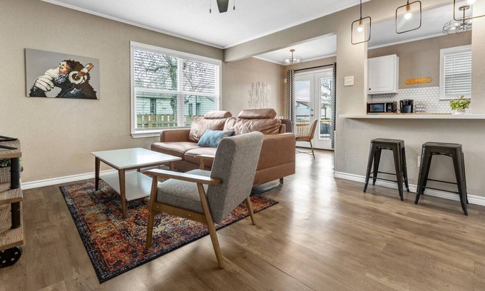 College Station Apartment | House-O-Blues: First Floor, Walk to A&M, King Beds