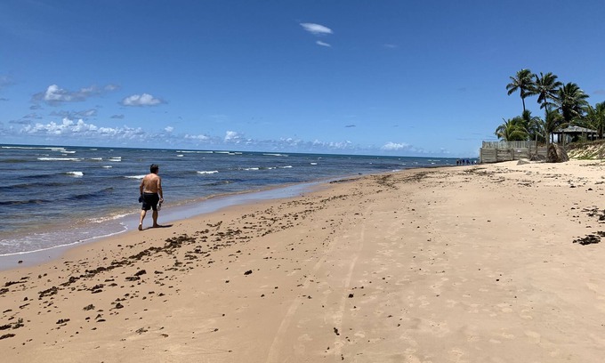 Itacimirim House | House of 250sqm, 300m from the beach, with pool and barbecue in Cond. Closed