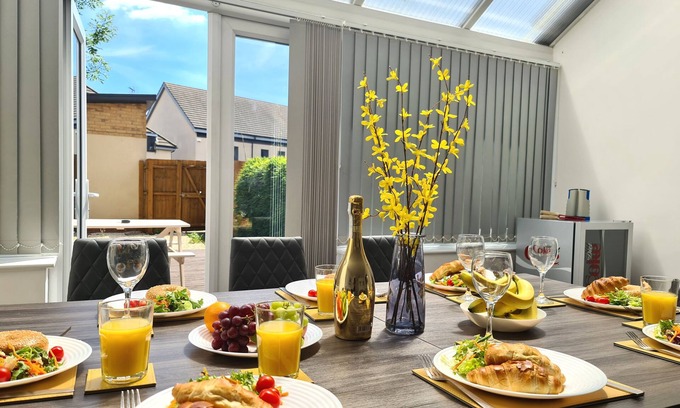 Peterborough House | House of 4 Chimneys by Your Lettings UK