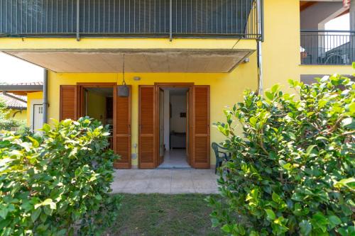 Besozzo Apartment | House of Camellias - Ground Floor with Garden