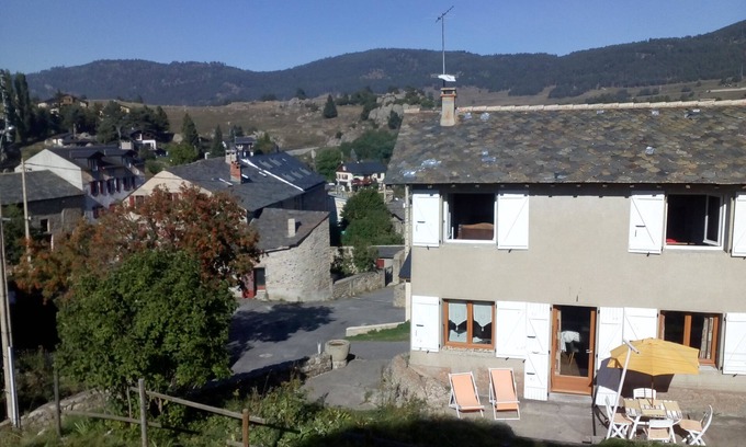 La Llagonne House | House of character, tastefully RENOVATED, QUIET, in the heart of the PYRENEES CATALAN