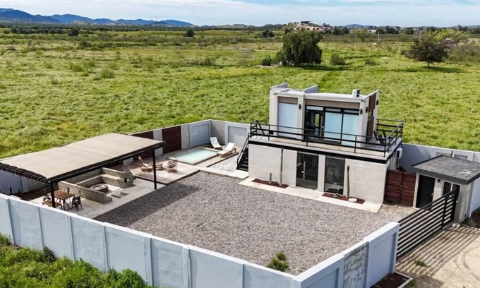 Ejido El Porvenir House | House of Gemini is a secluded property in the center of Valle de Guadalupe