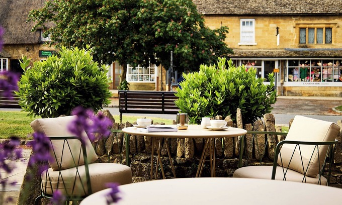 Broadway Hotel | House of George W. Davies