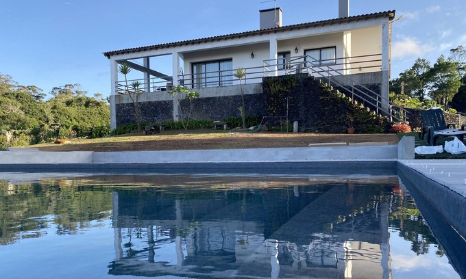 Fenais da Luz House | House of Hortencia’s
