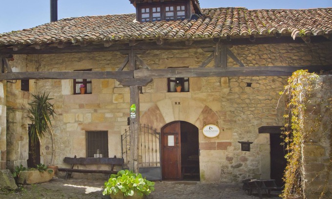 Barriopalacio Cottage | House of integral rent in the center of Cantabria. 8 people