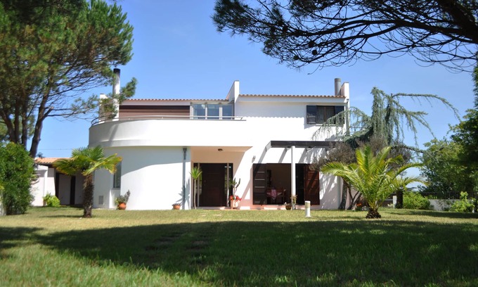 Esmoriz House | House of Joy Beach & Garden