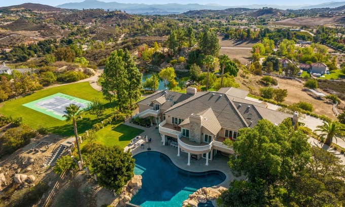 Murrieta House | House of Memories Retreat | Estate with Pool, Hot Tub, Gym, Yoga Studio & More