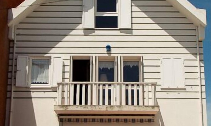 Barra Villa | ---- House of Stripes ----