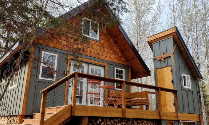 Grand Marais Cabin | House of the Grouse - Charming River-side Cabin and Sauna!