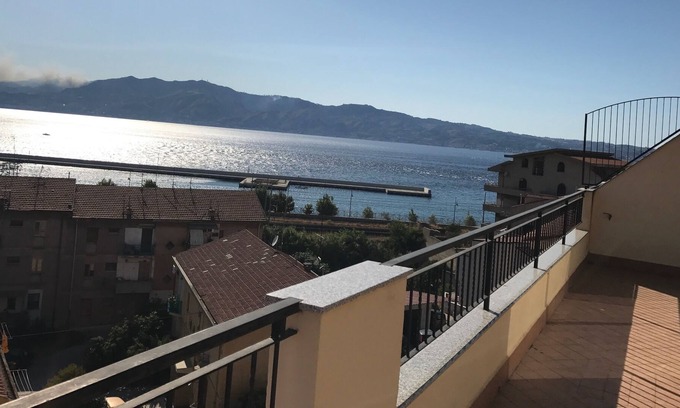 Villa San Giovanni Apartment | House of the strait.