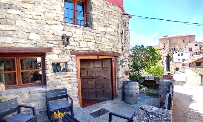 Trevijano Cottage | House of the river Leza cannon for 8 people