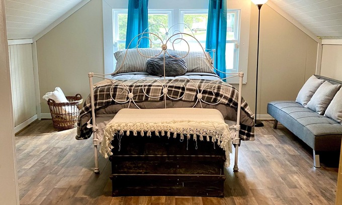 Chapmanville House | House on Main St., close to restaurants and entertainment. Miles from Trails!