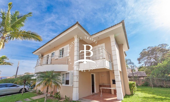 Ponta das Canas House | House on Offer Residential with Swimming Pool