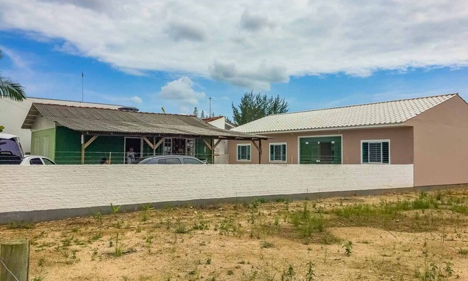 Palhoca House | House On Praia Da Pinheira with great location close to the beach