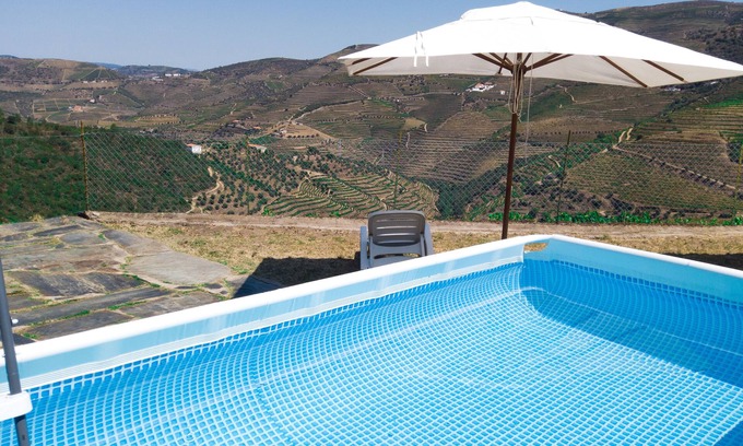 Bomfim House | House on a farm in the Douro with swimming pool and stunning views