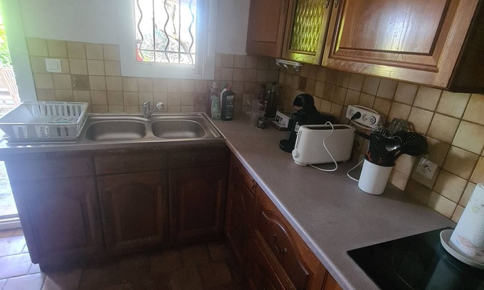 Vezenobres House | House on shady lot