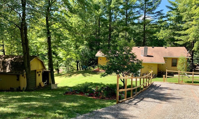 Gladwin House | House on the edge of the Tittabawassee River