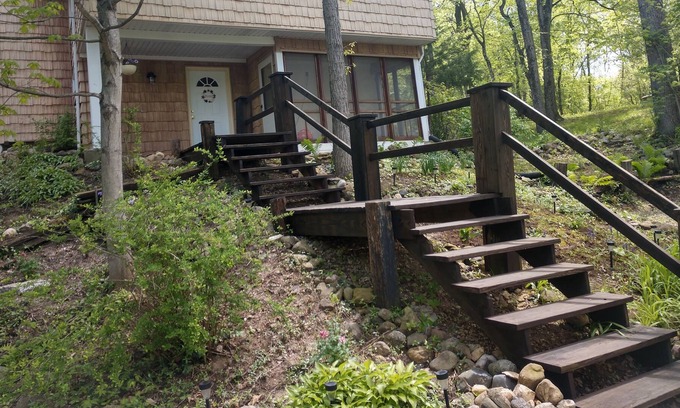 Putnam Cabin | House on the hill