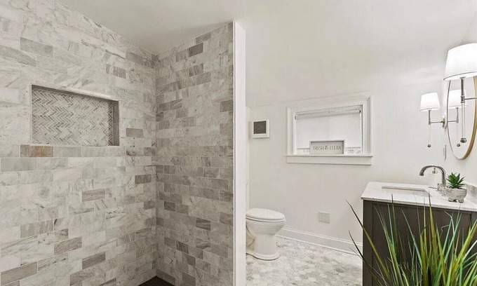 Saratoga Springs Apartment | House on the Lake with High-End Comforts