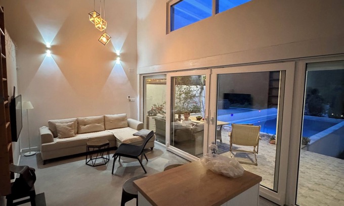 Mostar House | House on the river, private pool, garden and barbecue . 2hours to Dubrovnik!