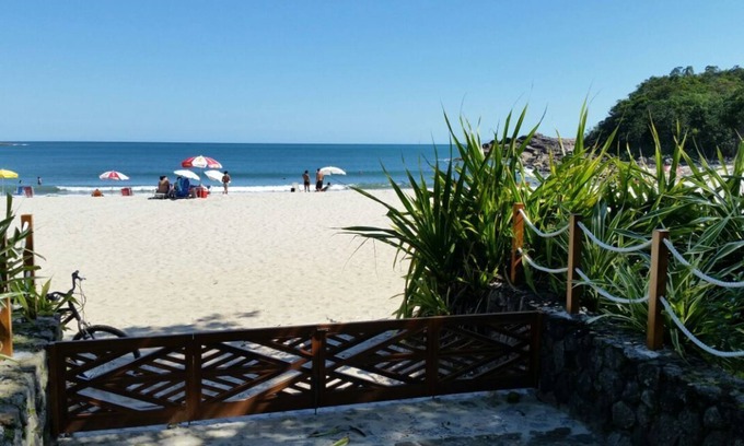 Sao Sebastiao House | House on the sand in a unique condominium, total privacy - Camburizinho