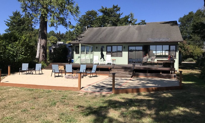 Florence House | House on the Siuslaw River in Old Town Florence