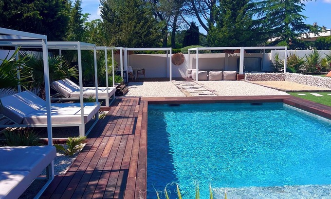 Carnoux-en-Provence Villa | House, pool, jacuzzi 5 mins from cassis perfect for 2 couples/children